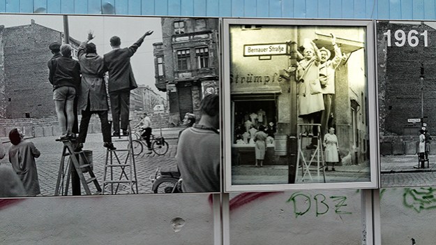 2014-12-24-pictures-on-the-wall-008