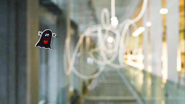 2015-02-24-sticker-on-the-window-007