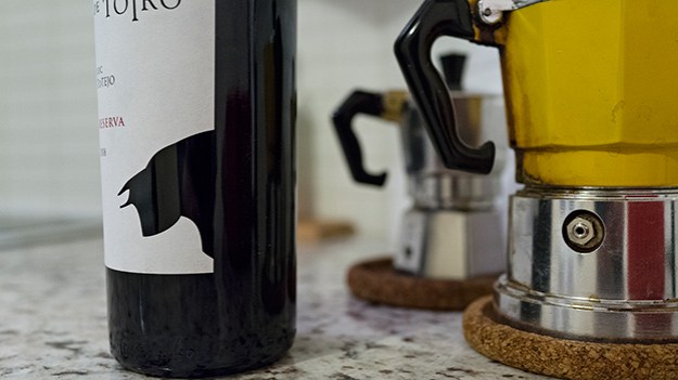 2015-03-25-wine-bottle-and-two-coffee-pots-017