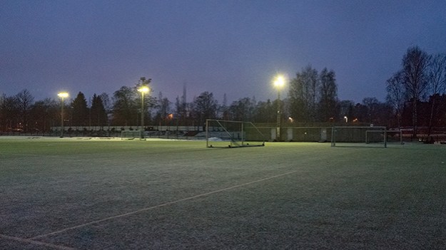 2015-04-04-empty-soccer-field-003