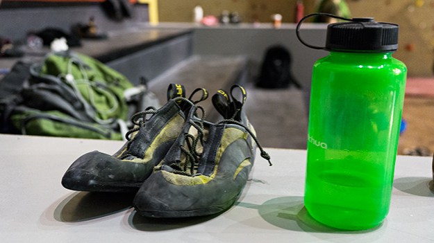 2015-04-17-climbing-shoes-and-bottle-004