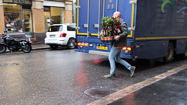 2015-05-13-flower-delivery-001