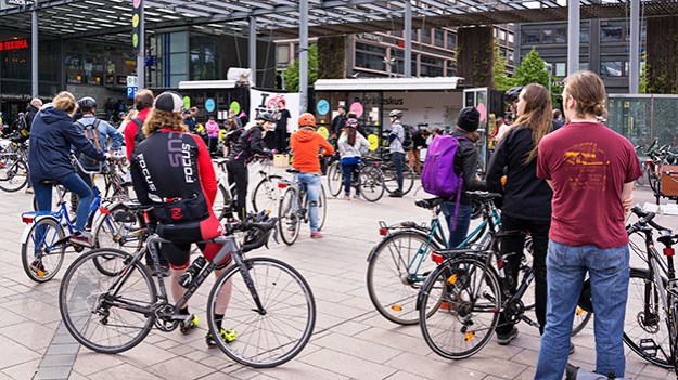 2015-06-09-critical-mass-bike-ride-011