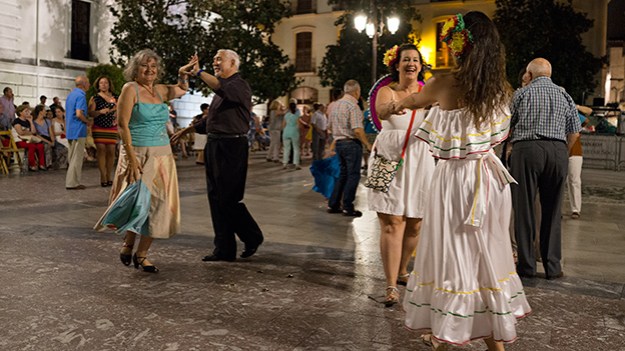2015-07-18-dancers-at-the-plaza-120