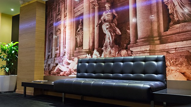 2015-07-23-sofa-in-the-airport-hotel-024