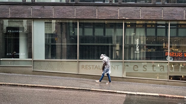 2015-07-31-transparent-raincoat-027