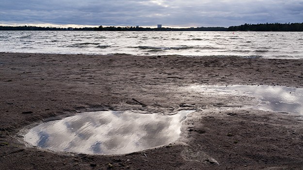 2015-08-01-puddle-on-the-beach-065