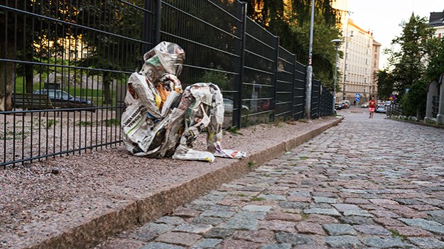 2015-08-09-newspaper-man-004