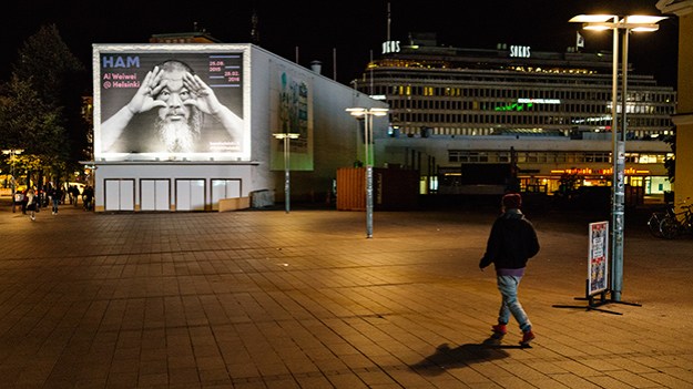 2015-10-08-the-artist-is-watching-031