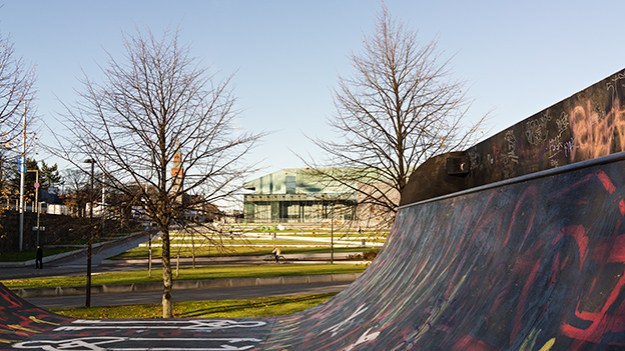 2015-10-30-empty-skate-ramp-007