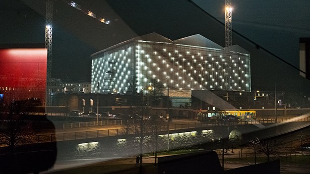 2015-11-13-parliament-house-through-the-window-018