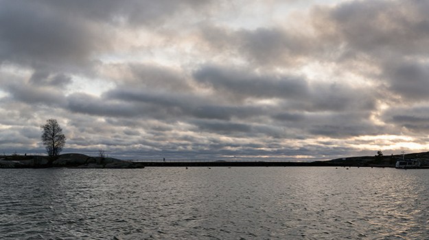2015-12-01-jogger-on-the-bridge-044