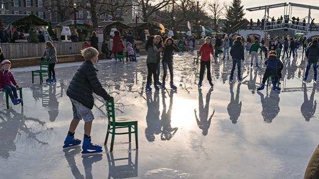 2015-12-24-ice-skating-part-three-024