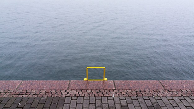 2016-02-01-yellow-ladder-by-the-sea-031