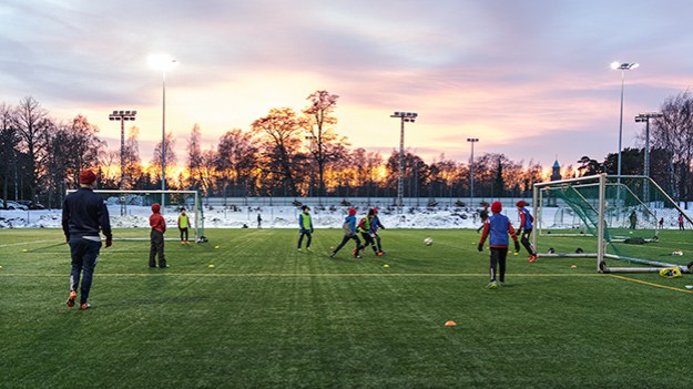 2016-02-24-playing-football-015