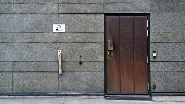 2016-05-02-smoking-area-034