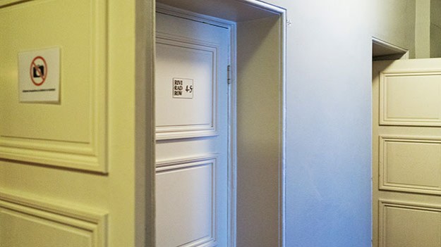 2016-05-05-doors-in-an-old-theatre-006