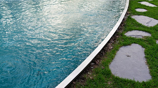 2016-05-12-stones-by-the-pool-039