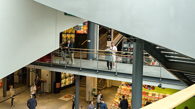 2016-06-04-in-the-cinema-lobby-013