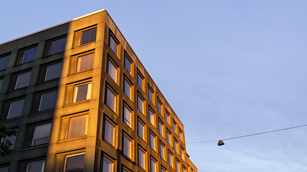 2016-07-20-office-building-in-the-evening-light-074