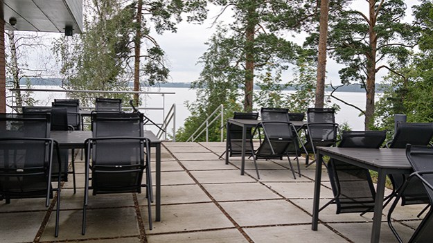 2016-07-23-empty-museum-cafe-009