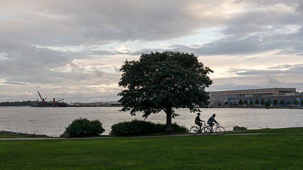 2016-08-14-cyclists-in-the-evening-030