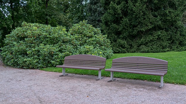 2016-08-21-two-benches-035
