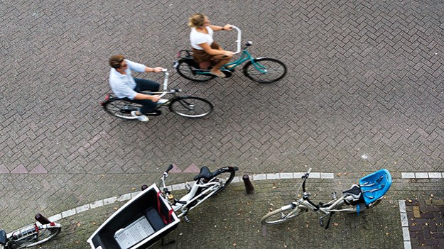 2016-09-13-two-cyclists-from-above-014