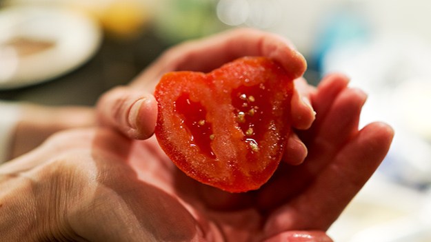 2016-09-20-heart-shaped-tomato-018