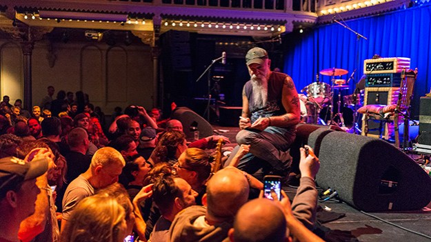 2016-10-12-giving-signatures-068