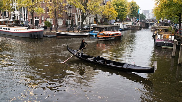 2016-10-26-gondola-on-canal-037