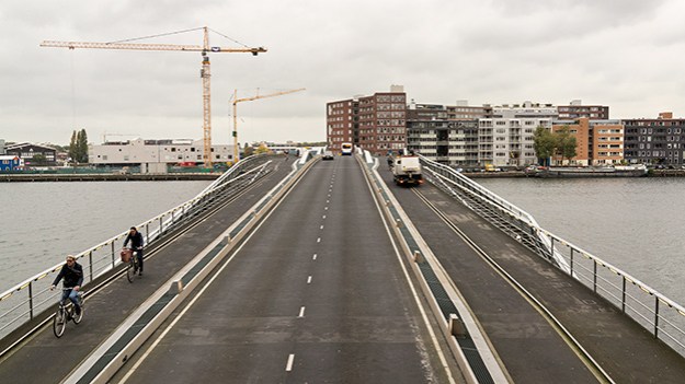 2016-10-28-bridge-over-the-ij-008