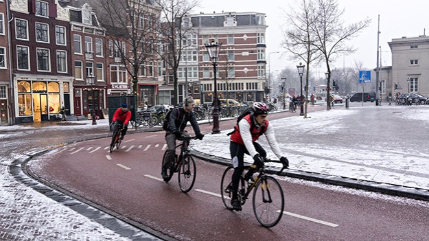 2017-02-10-cyclists-at-haarlemmerplein-056